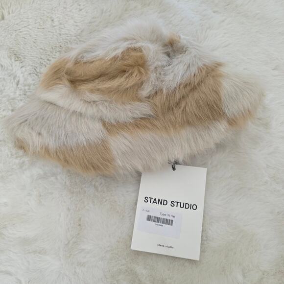 Stand Studio NWT Wera Faux Fur Checkered Bucket Hat Ecru Beige Small main image 6